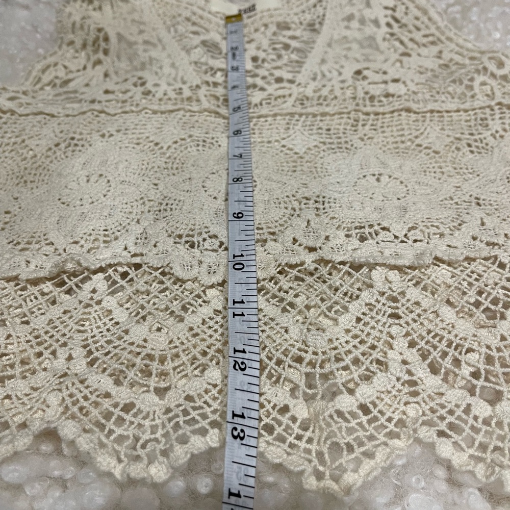 ISSI Boho Lace Crop Top - Picture 7 of 7